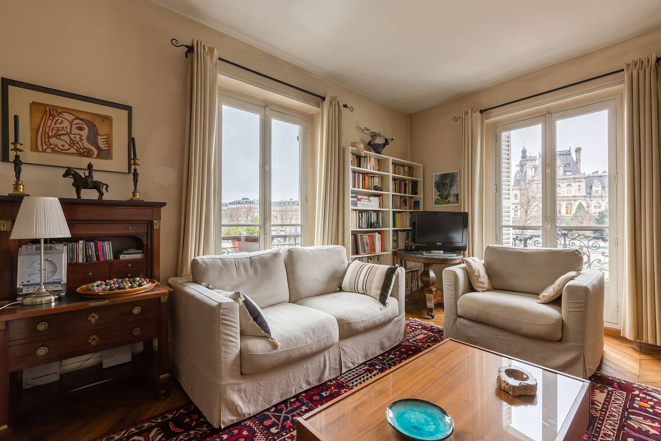 Entire apartment, Quai aux Fleurs Apartment in 4th Arrondissement, Paris