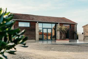 Gîte pour 4 personnes, avec piscine ainsi que terrasse et vue dans Poulan-Pouzols
