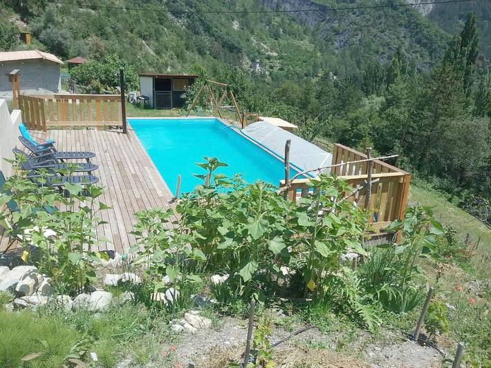 Location de vacances pour 2 personnes, avec Terrasse et Jardin ainsi que Piscine et Vue à Rigaud