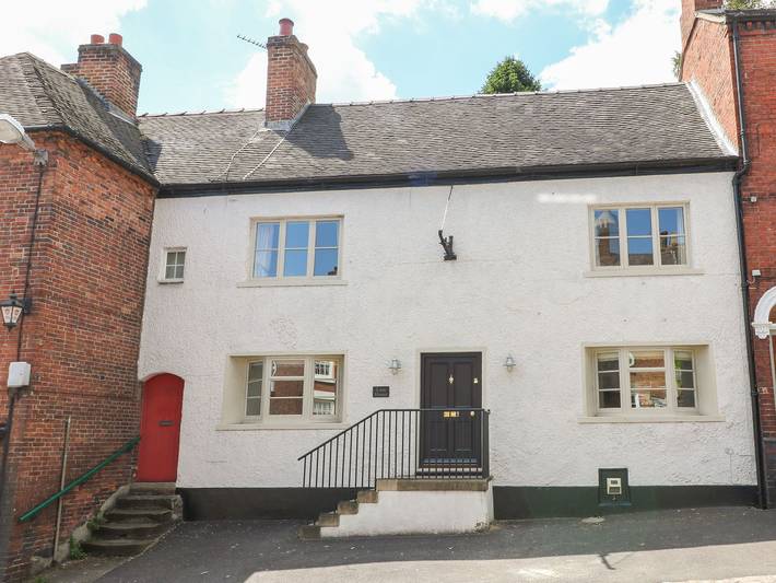 Log cabin for 6 people, with terrace in Ashbourne