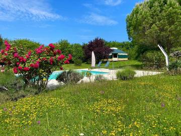 Location de vacances pour 4 personnes, avec piscine ainsi que terrasse et jardin à Montréal (Gers)