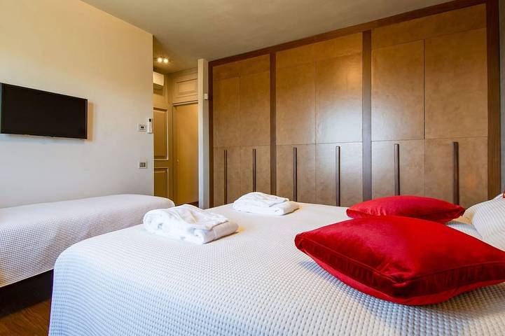 Splendida villa indipendente per 9 persone con A/C, piscina privata, Wifi, Tv e balcone in Montecatini Terme, Provincia di Pistoia