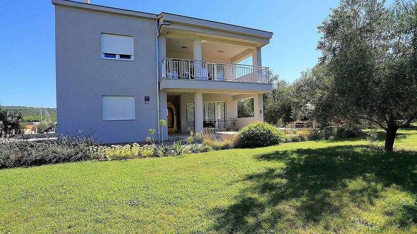 Ferienwohnung für 7 Personen, mit Garten in Bibinje