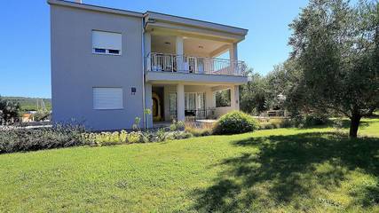 Ferienwohnung für 7 Personen, mit Garten in Bibinje