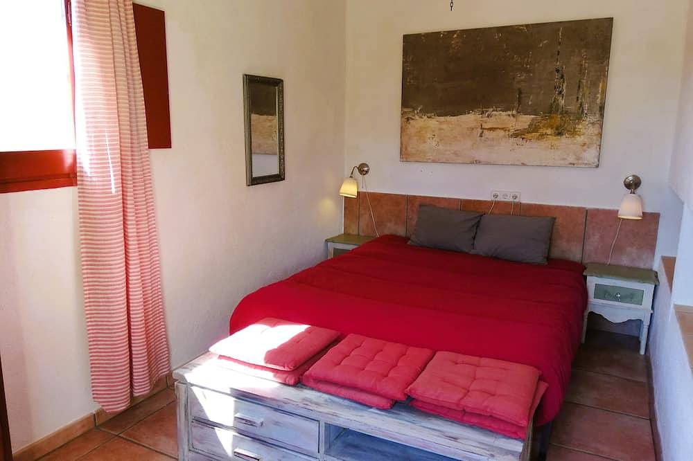 Sun, sea, rest and space on a Finca(farm) 5ha, Casita Uno in el Perelló, Costa Dorada