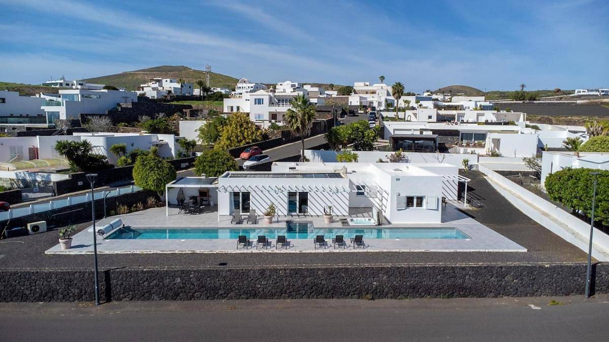 Villa with Private Pool in Conil, Tías