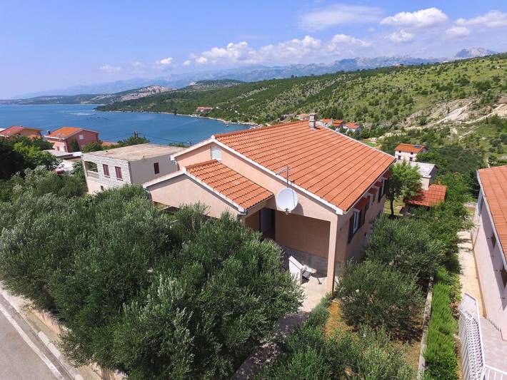 Ferienhaus für 8 Personen, mit Balkon und Ausblick sowie Garten in Obrovac