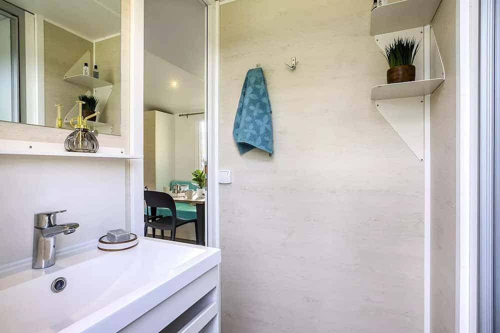 Mobil-Home Confort 3 Pièces 4 Personnes + Tv in Crach, Côte des Mégalithes