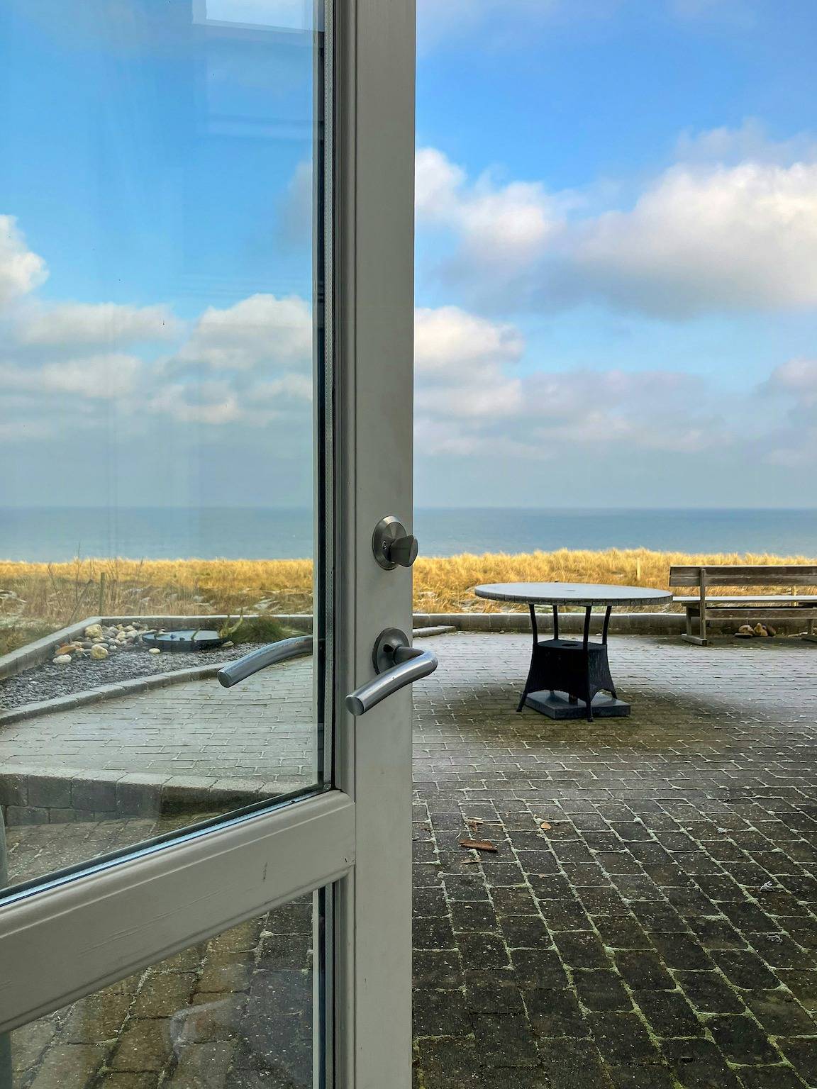 Restauriertes Fischerhaus an der Steilküste in Thy in Hanstholm, Dänemark an der Nordsee