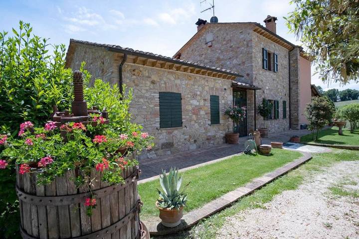 Ferienwohnung für 2 Personen, mit Terrasse und Garten sowie Pool und Ausblick
