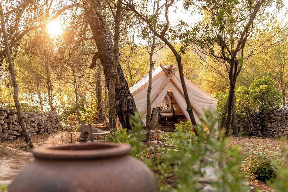 Cozy  glamping tent  in Hvar island with sea view in Vrboska, Hvar