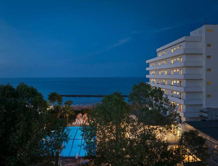 Aparthotel para 3 personas, con piscina para niños y piscina además de sauna y jacuzzi, Se admiten mascotas - 1