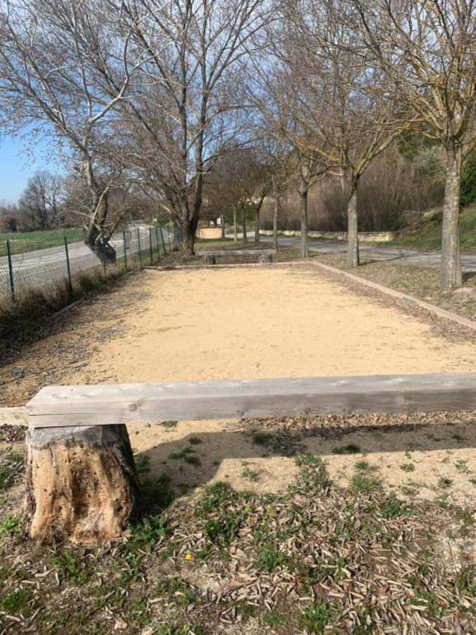 Location de vacances pour 4 personnes, avec terrasse ainsi que vue et piscine à Saint-Martin-de-Brômes - 3
