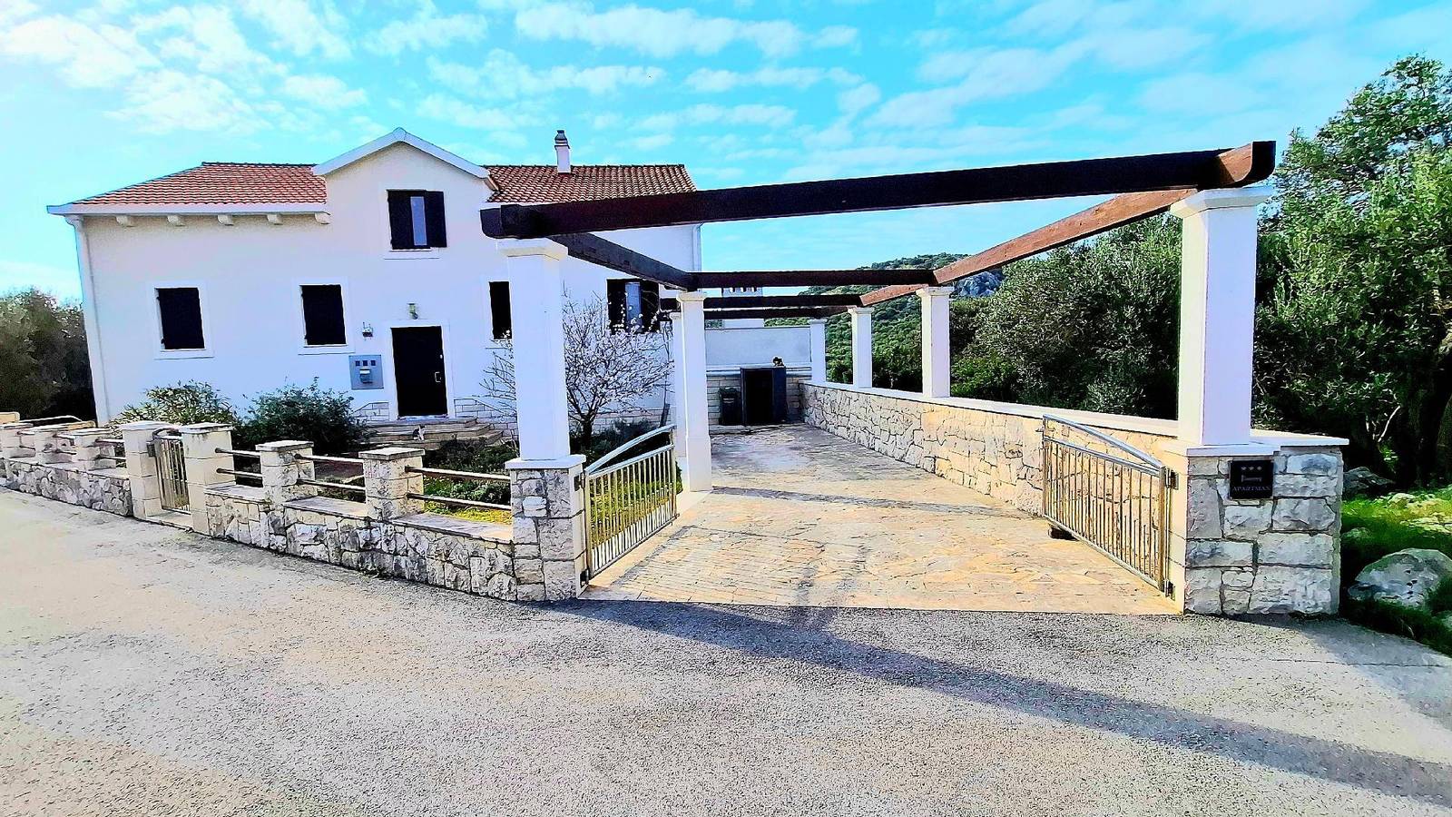 Ganze Ferienwohnung, Tolle Wohnung in Okrug Donji mit Großer Terrasse in Okrug Donji, Ciovo