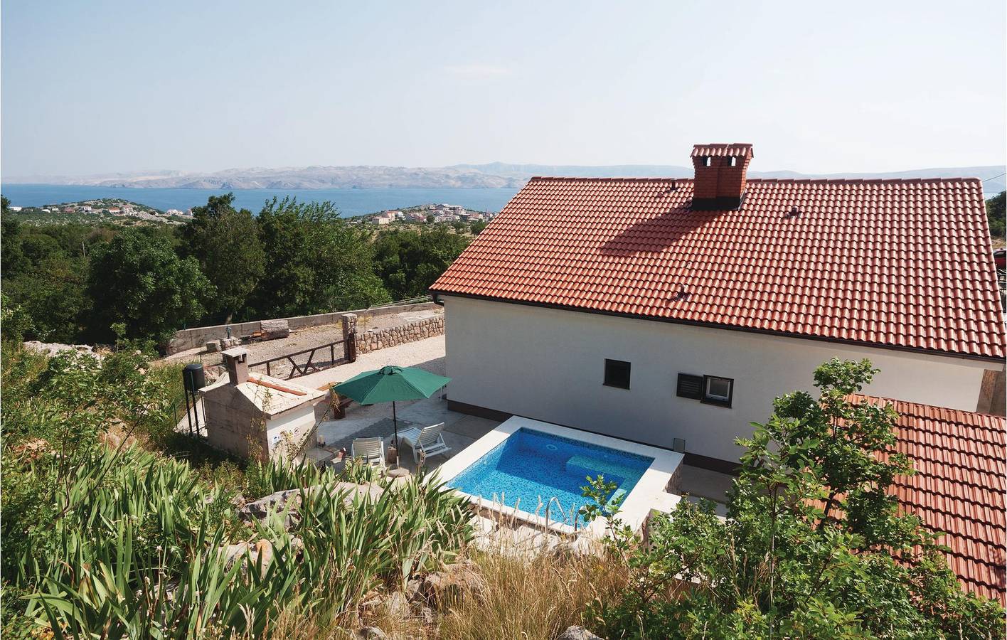 Ganze Ferienwohnung, Gemütliche Ferienwohnung mit Meerblick, Pool, Terrasse und Parkplatz in Cesarica in Cesarica, Naturpark Velebit