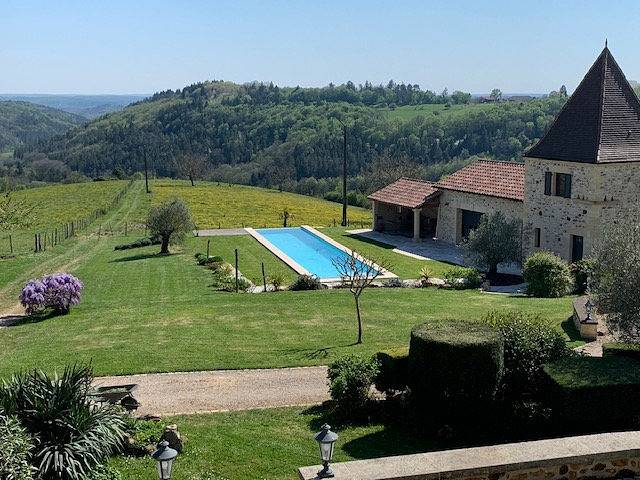 Gîte pour 2 personnes, avec jardin ainsi que piscine et terrasse