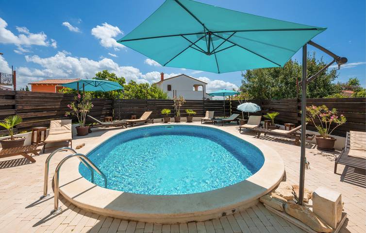 Ferienwohnung für 2 Personen, mit Pool und Terrasse