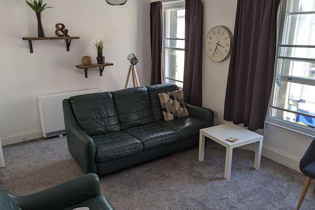 Entire apartment, Three-Bedroom Apartment in Newton Abbot, Devon