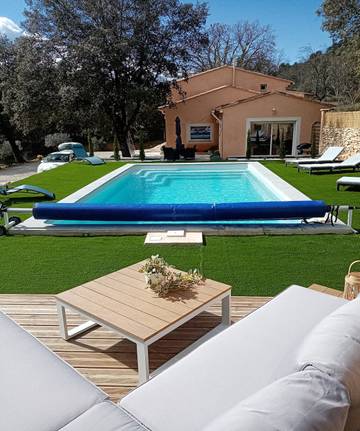 Gîte pour 6 personnes, avec piscine ainsi que terrasse et jardin, animaux acceptés à Moissac-Bellevue