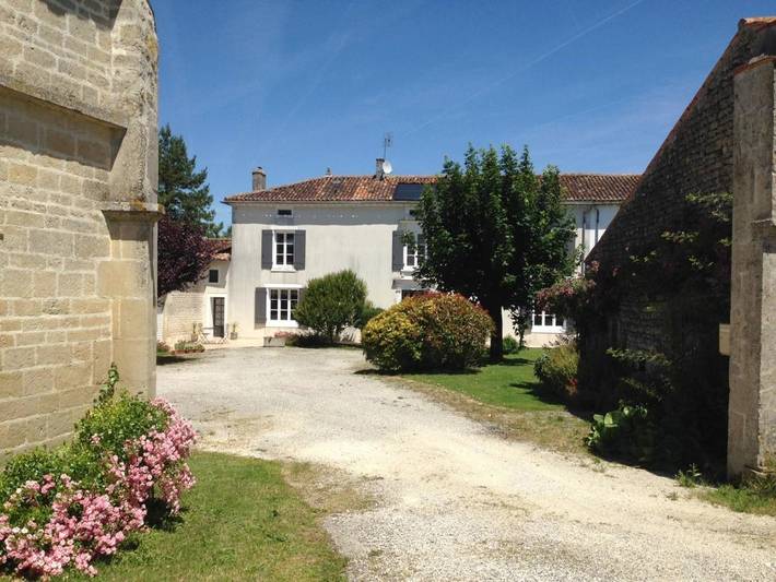 Location de vacances pour 2 personnes, avec terrasse ainsi que vue et jardin à Néré - 4
