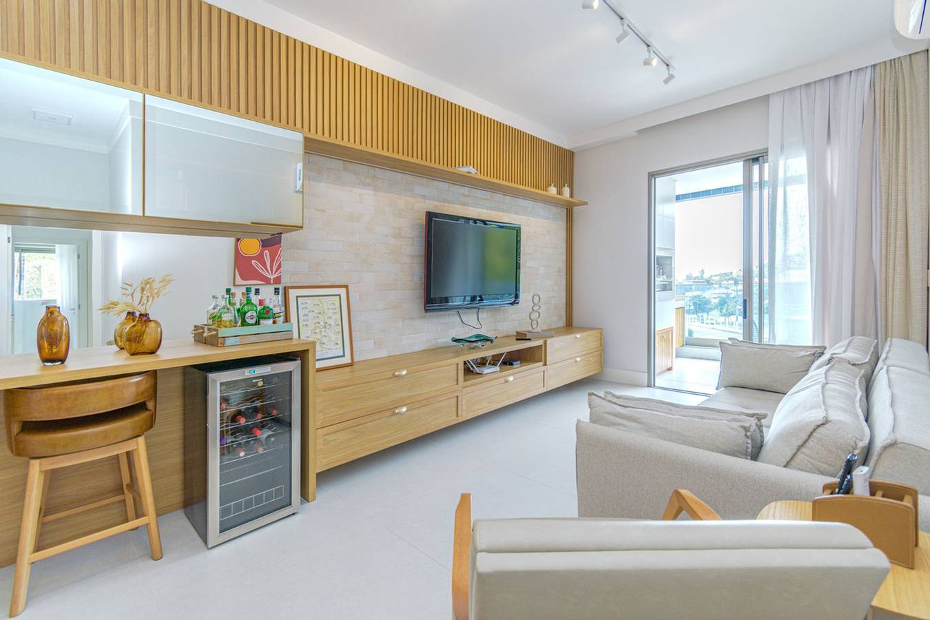 Entire apartment, Apto Pé na Areia com Varanda e Churrasqueira in Canasvieiras, Litoral Catarinense