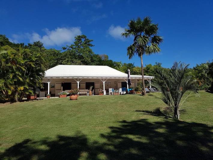 Location de vacances pour 7 personnes, avec piscine ainsi que jardin et vue à Tartane - 2