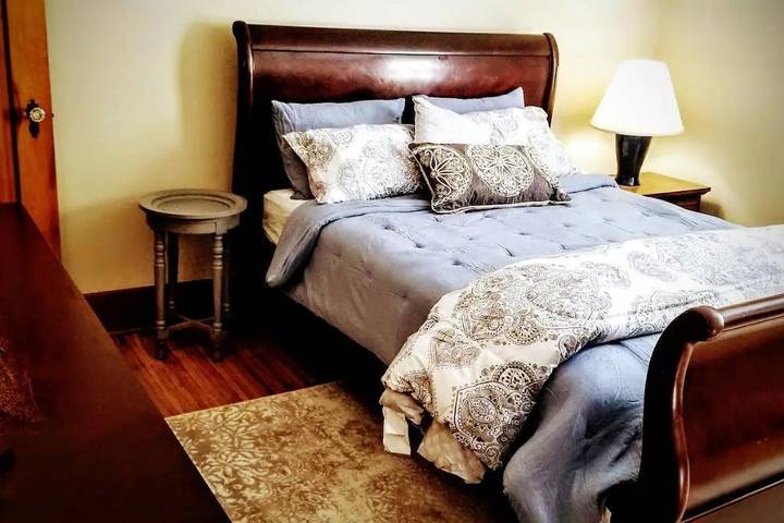 Vacation rental for 6 people, with yard, with pets in Rochester