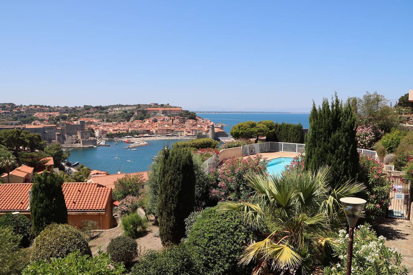 Appartement entier, Une vue de carte postale, spacieux T2 confort avec piscine jardin garage in Côte Vermeille, Collioure