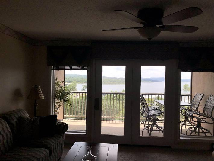 Vacation apartment for 8 people, with balcony and pool in Missouri