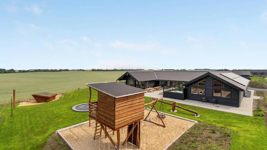 Ferienhaus für 30 Personen, mit Terrasse und Garten sowie Sauna in Hostrup Strand - 2