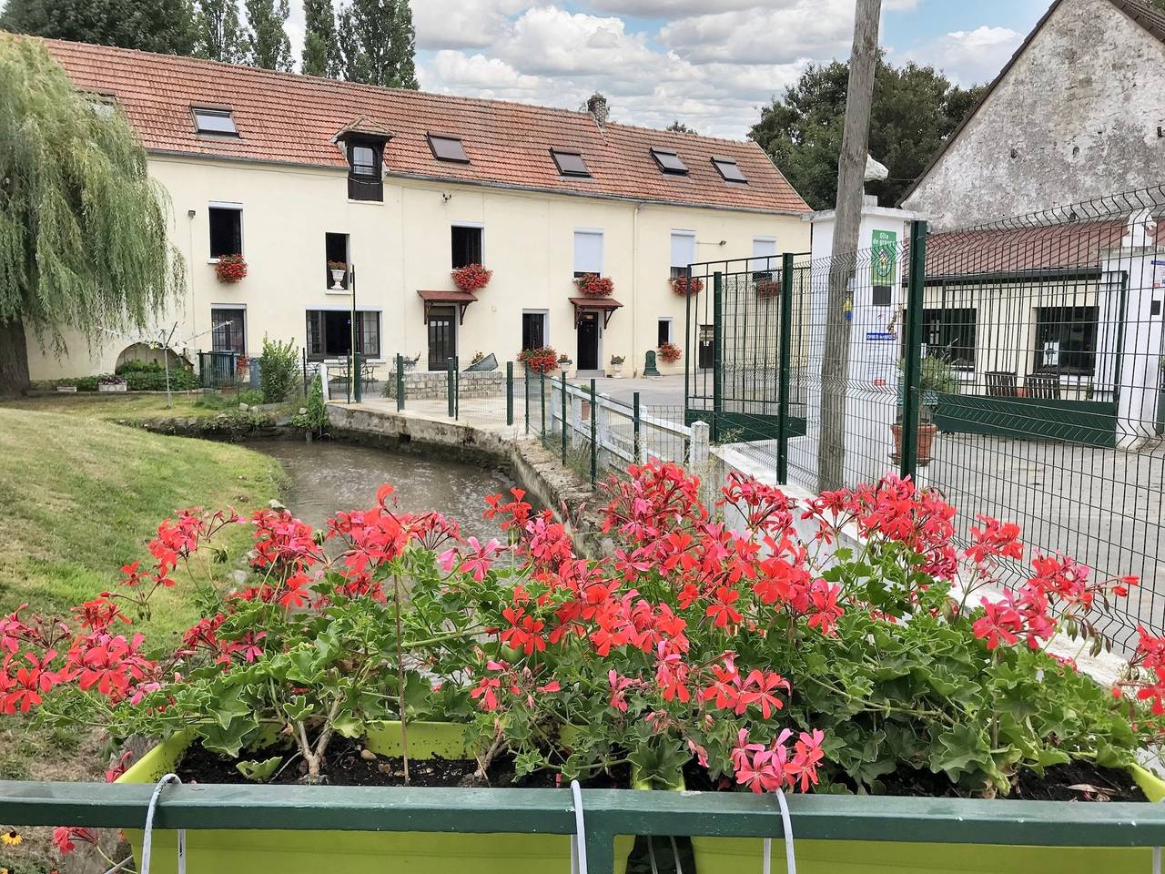 Spacious House in Viarmes with Large Garden and Air Conditioning in Viarmes, Val-d'Oise