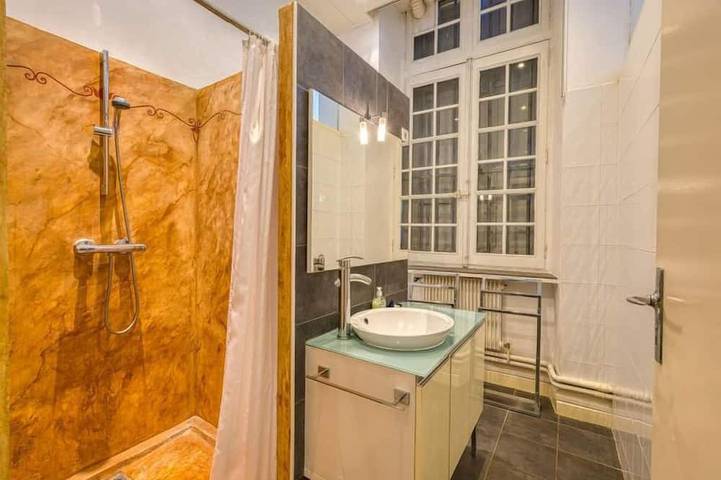 Gîte pour 6 personnes, avec jardin et terrasse, animaux acceptés dans Office De Tourisme De Beziers Centre Historique - 4