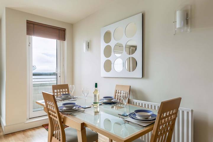 Entire apartment, Crow's Nest - Directly on Poole Quay in Poole, Poole Harbour