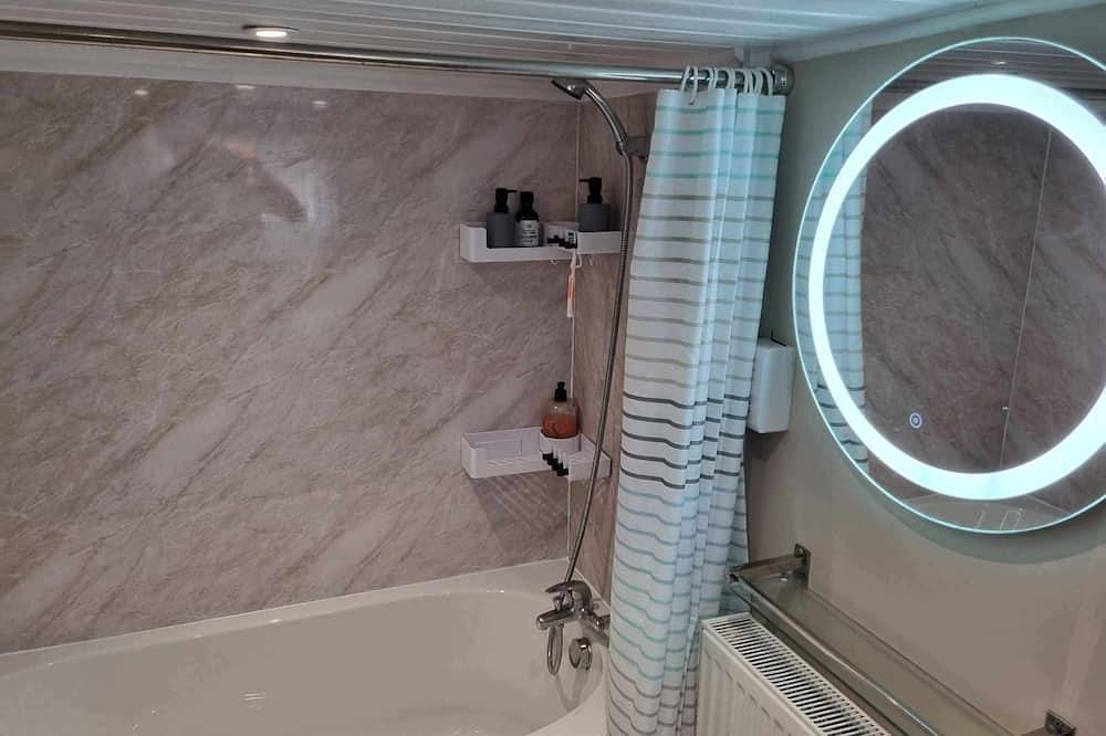 Entire apartment, Ann's Garden Flat, Llandudno and Conwy. Quiet Residential Area, Self Contained in Deganwy, Conwy region