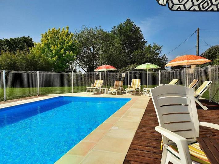 Location de vacances pour 12 personnes, avec vue ainsi que jardin et piscine à Vernoux-en-Gâtine - 4