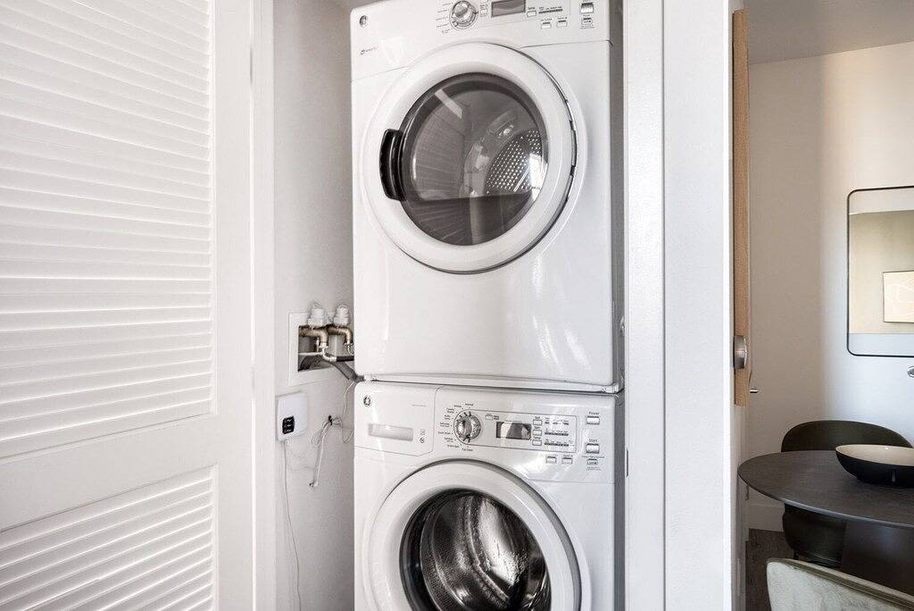 Ganze Wohnung, Amazing Redwood City 1Br w/ W/D, Gym & A/C, nr Caltrain, by Blueground in Redwood City, Silicon Valley