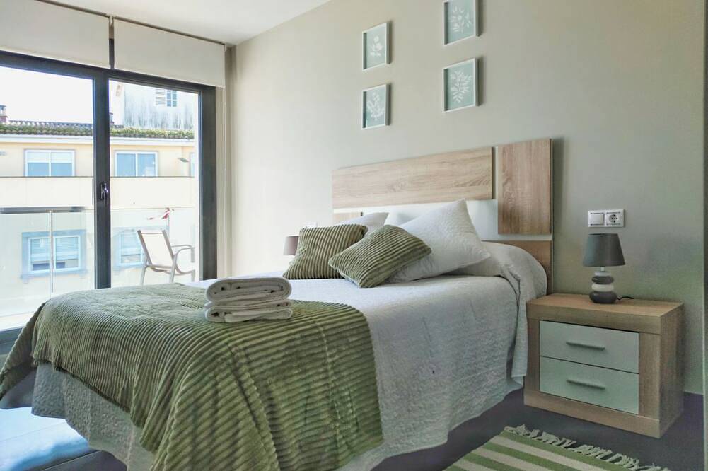Entire apartment, Disconnectaengalicia Penthouse La Perla, pool and tennis court in Portonovo, Sanxenxo