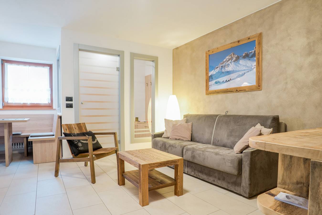 Entire apartment, Charming Apartment "Il Mondo di Patty 3" with Mountain View, Wi-Fi & Garden in Pozza di Fassa, San Giovanni di Fassa