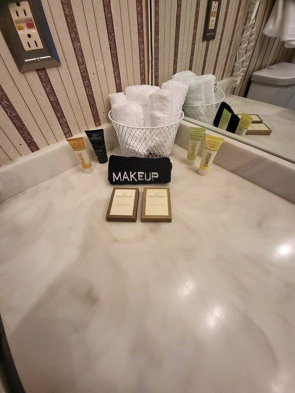 Ganze Wohnung, Cedar Lodge condo with mountain & lake Winnipesauke views! in Weirs Beach, Lake Winnipesaukee