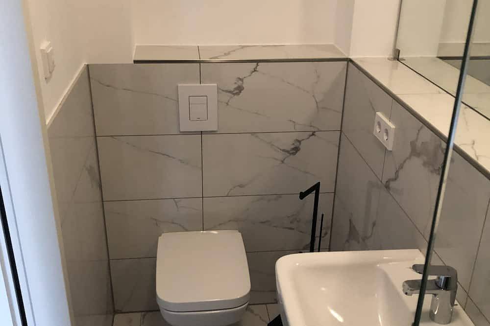 Ganze Wohnung, Sehr moderne Studio-Wohnung direkt am U-Bahnhof in Berlin Innenstadt, Berlin
