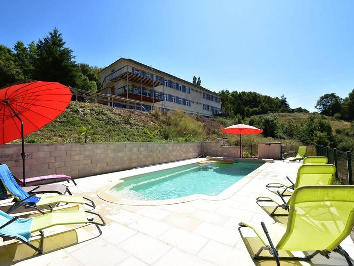 Location de vacances pour 5 personnes, avec Terrasse et Piscine dans Cuzy
