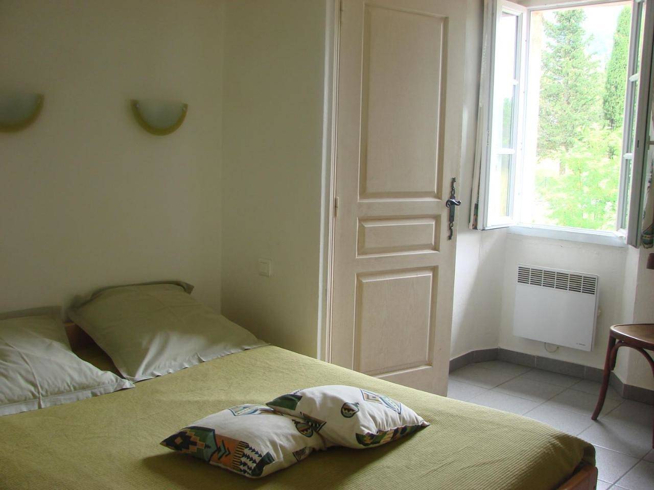 Quadruple Room with Private Bathroom in La Roque-Esclapon, Région de Draguignan