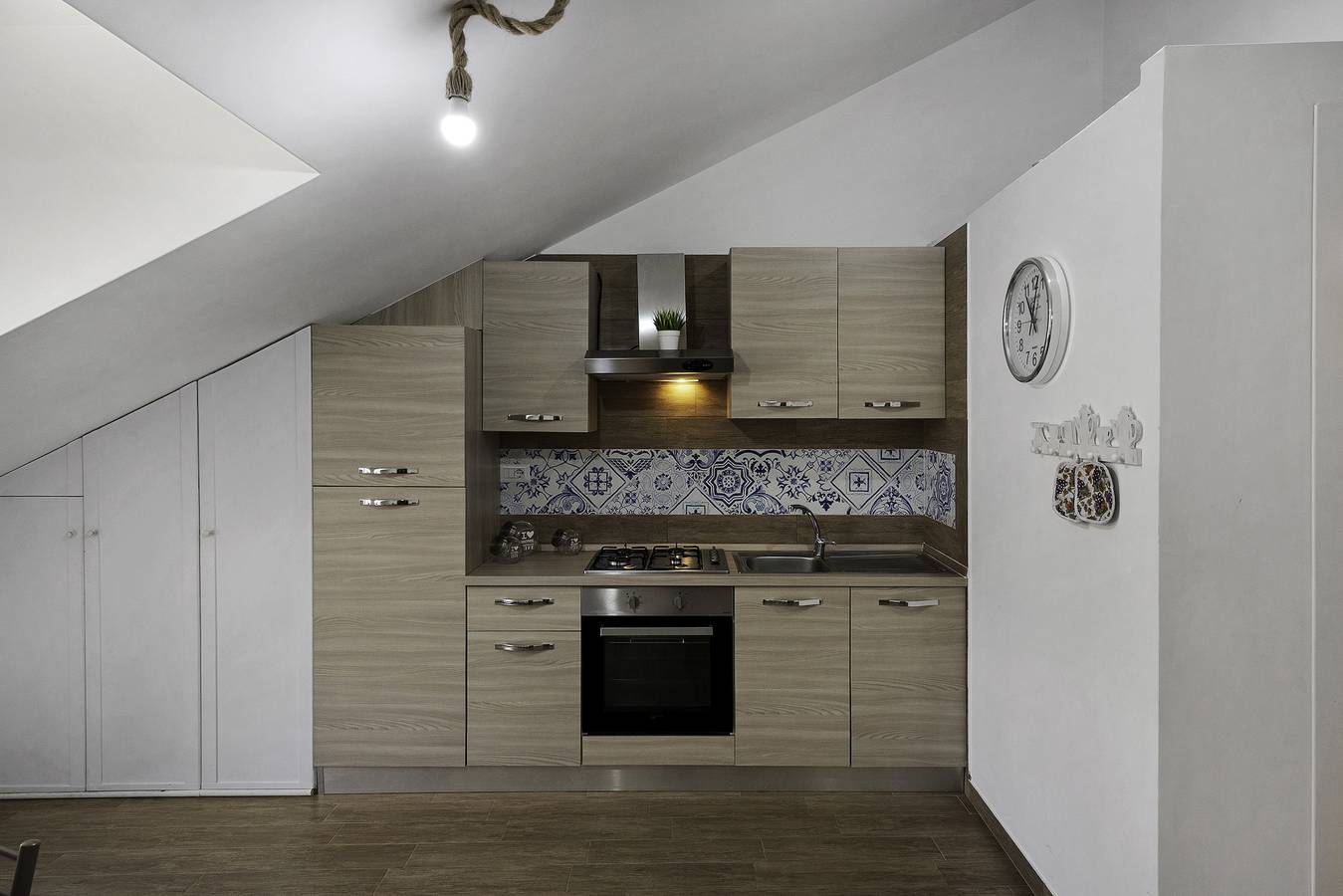 Apartamento entero, Apartamento 'Alba' con vistas a la montaña, Wi-Fi y aire acondicionado in Pimonte, Montes Lattari