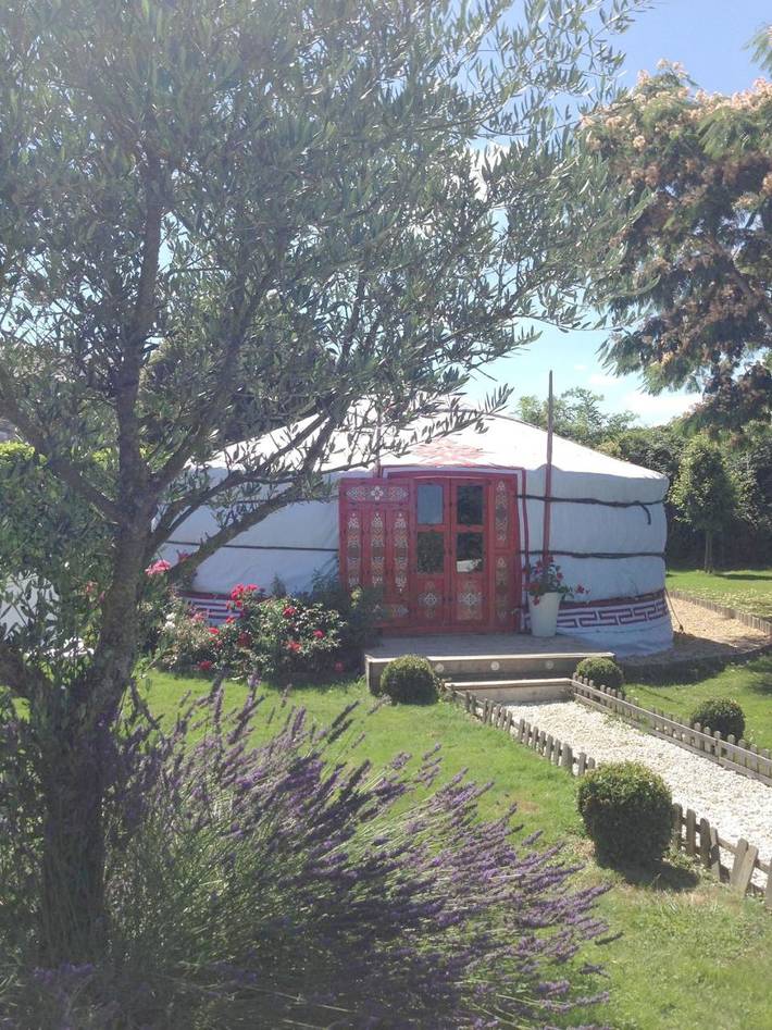 Gîte pour 2 personnes, avec Terrasse ainsi que Jardin et Piscine à Souvigné - 3
