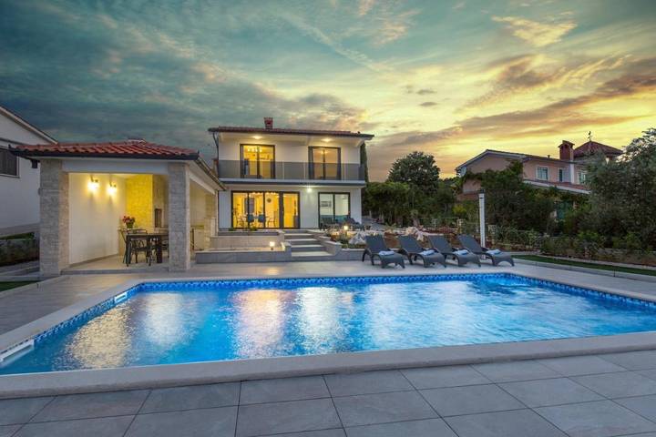 Ferienhaus für 6 Personen, mit Garten und Pool sowie Ausblick