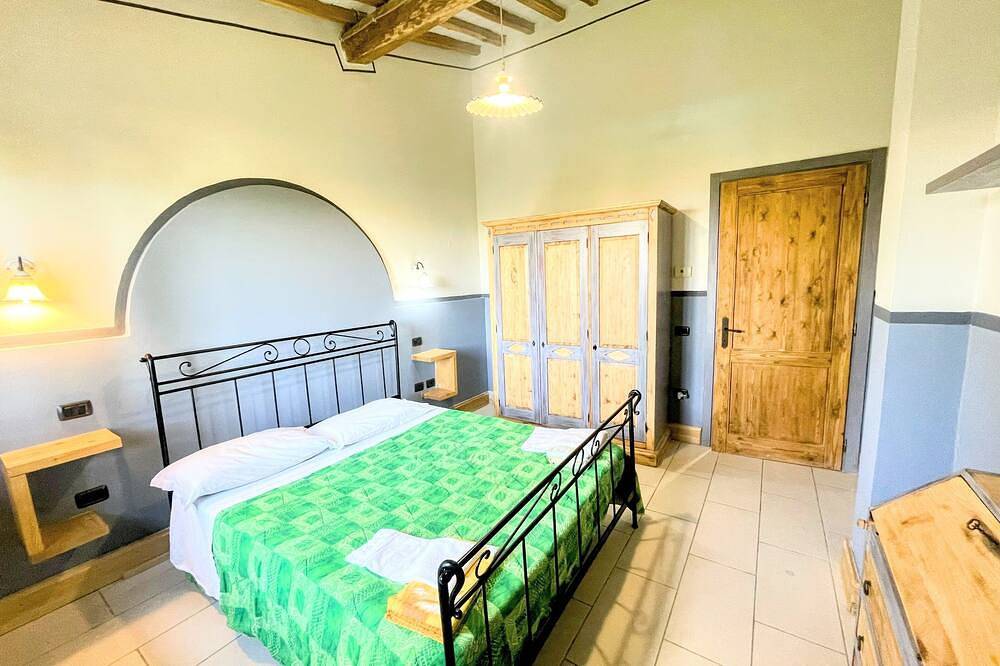 Apartamento entero, Apt 6 - Terreno mágico con piscina y jacuzzi Capacidad para 4 personas in Spoleto, Provincia de Perugia