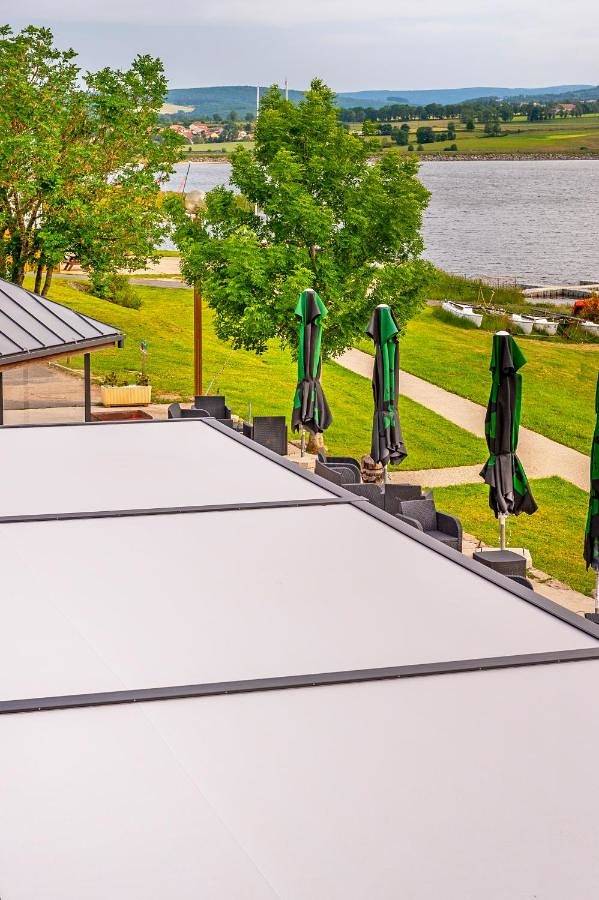 Location de vacances pour 4 personnes, avec vue ainsi que vue sur le lac et terrasse, animaux acceptés dans Lac de Naussac - 4