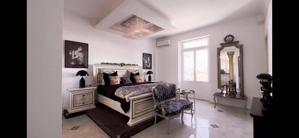 Location de vacances pour 30 personnes, avec jacuzzi ainsi que balcon et piscine dans Plage Camp Long - 4