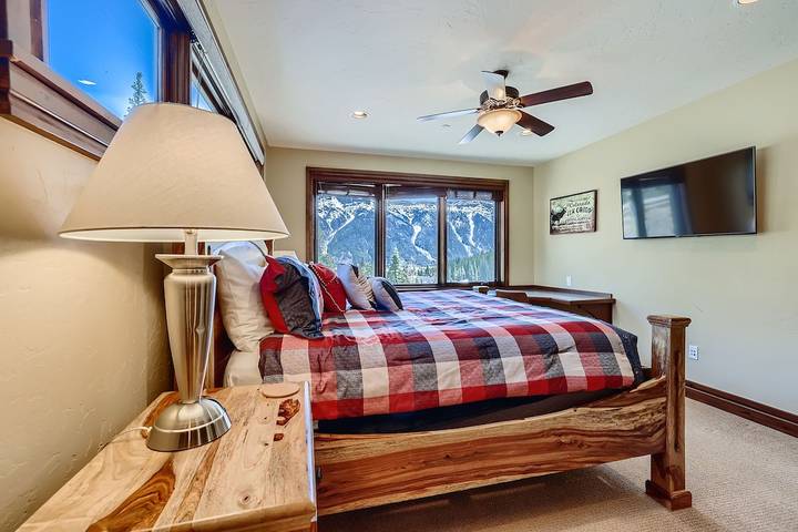 Vacation rental for 26 people, with hot tub and balcony in Copper Mountain