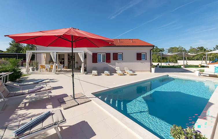Ferienhaus für 10 Personen, mit Pool und Terrasse - 1